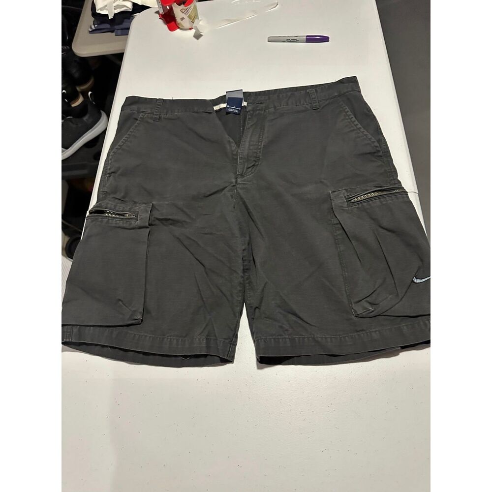 Nike mens cargo shorts size 36 SKU 48